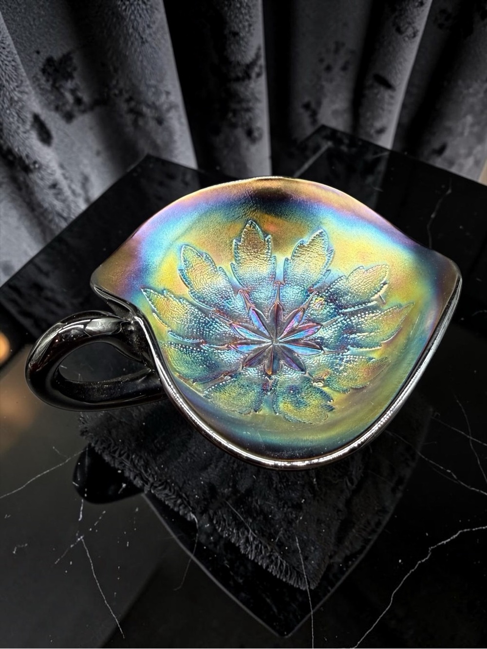 Antique Dugan Amethyst Glass Leaf Rays Iridescent Radium Spade Nappy Bowl